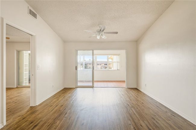 APT-204 - 540 Grove Isle Cir, House attached with 2 bedrooms, 2 bathrooms and null parking in Vero Beach FL | Image 6