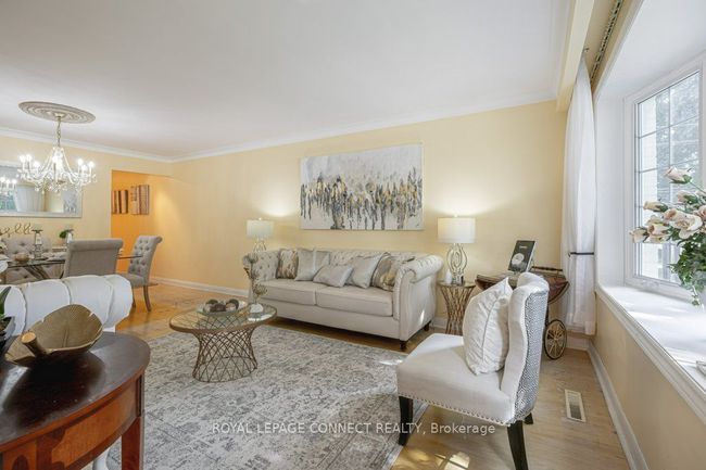 2 Ailsa Craig Crt, House attached with 7 bedrooms, 2 bathrooms and 5 parking in North York ON | Image 8
