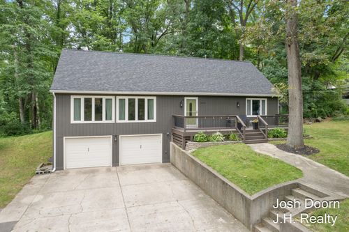 8181 Vergennes St, Ada, MI, 49301-9118 | Card Image