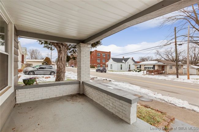 127 New Albany St, Home with 3 bedrooms, 2 bathrooms and null parking in Sellersburg IN | Image 12