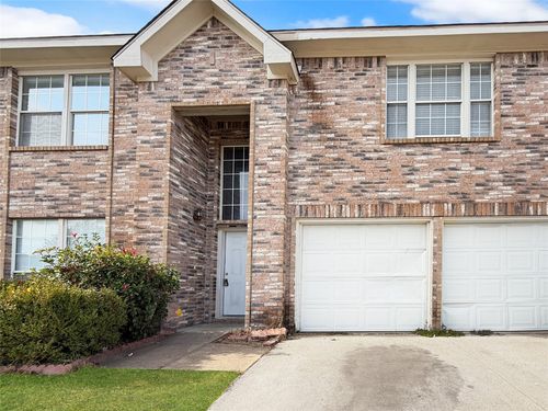 204 Patton Dr, Cedar Hill, TX, 75104-9102 | Card Image