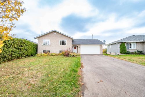 527 Angus Campbell Dr, Pembroke, ON, K8A8K6 | Card Image