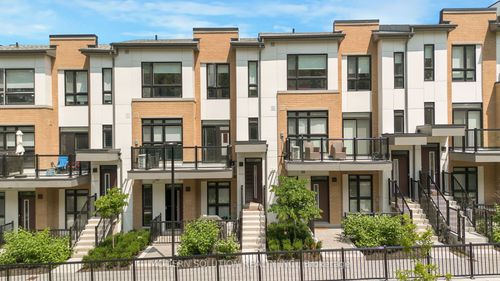 q-155 Canon Jackson Dr, Toronto, ON, M6M0C4 | Card Image