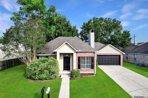 352 Briarhaven Dr, Baton Rouge, LA, 70810-6464 | Card Image