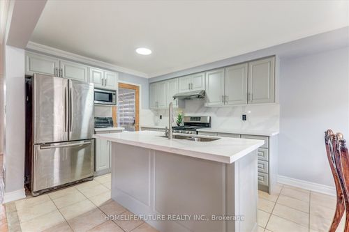 69 Heatherdale Dr, Brampton, ON, L7A2H4 | Card Image