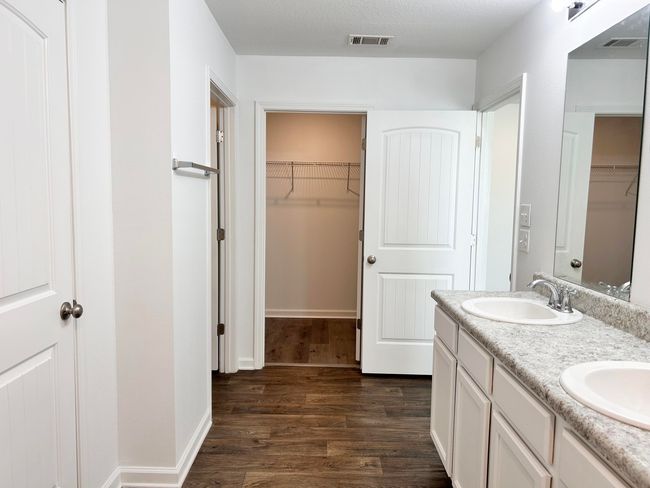 37 Main Bathroom | Image 38