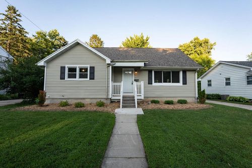 1153 N 11th Avenue, West Bend, WI, 53090 | Card Image