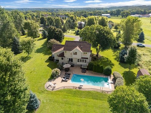 960 Fraser Ln, HUDSON, WI, 54016-7053 | Card Image