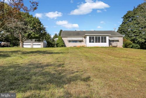 3283 State Hill Rd, SINKING SPRING, PA, 19608-9653 | Card Image