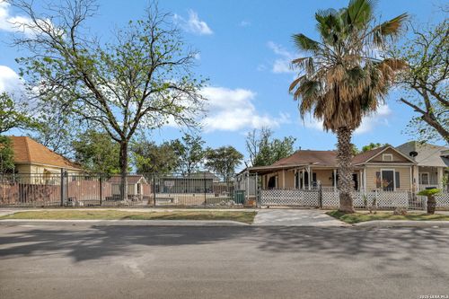 1518 W Travis St, San Antonio, TX, 78207-3564 | Card Image