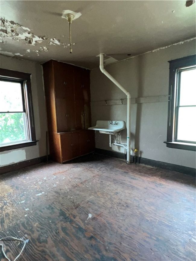 323 N Olive St, House other with 4 bedrooms, 3 bathrooms and null parking in Saint Elmo IL | Image 21