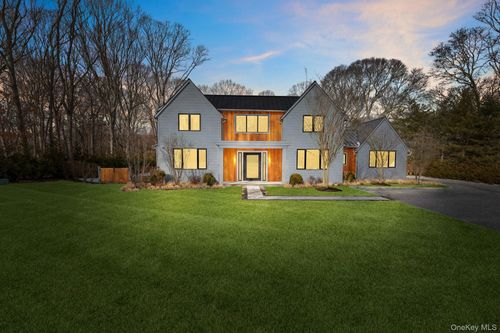 8 Ashwood Ct, Southampton, NY, 11968-1700 | Card Image