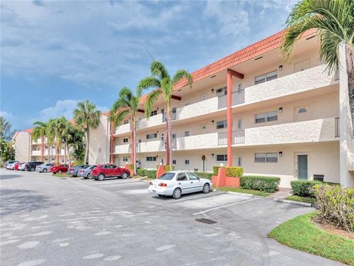 202-9800 N Hollybrook Lake Dr, Pembroke Pines, FL, 33025-1520 | Card Image