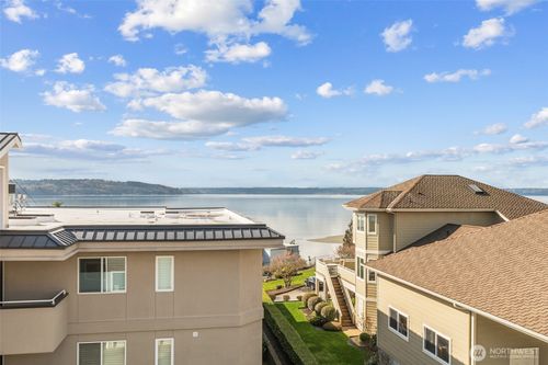 301-22211 6th Ave S, Des Moines, WA, 98198-6209 | Card Image