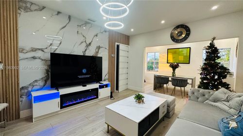 2-1668 Sw 20th St, Miami, FL, 33145 | Card Image