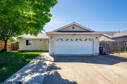 8017 Thunderhead Ave, White City, OR, 97503-1550 | Card Image