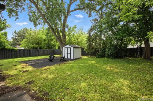 8411 Hugh St, Westland, MI, 48185-1840 | Card Image