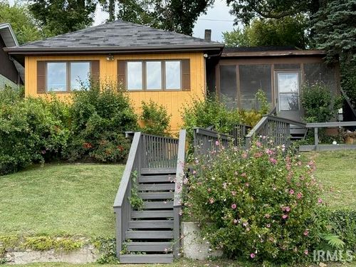 26077 Kenwood Dr, South Bend, IN, 46628-5838 | Card Image