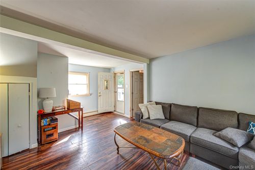 137 Wood Rd, Centereach, NY, 11720-1621 | Card Image