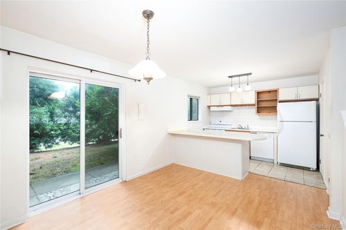 3 Hudson Heights Dr, Poughkeepsie, NY, 12601-2958 | Card Image