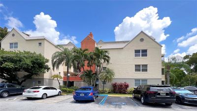 406 - 8323 Lake Dr, Condo with 2 bedrooms, 2 bathrooms and null parking in Doral FL | Image 1