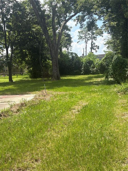 2031 Delaware St, Beaumont, TX, 77703-4219 | Card Image