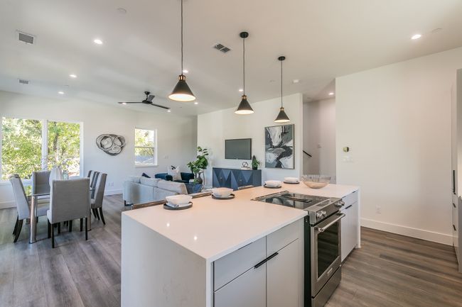 104 - 2210 Shea Rd, Condo with 2 bedrooms, 3 bathrooms and null parking in Dallas TX | Image 6