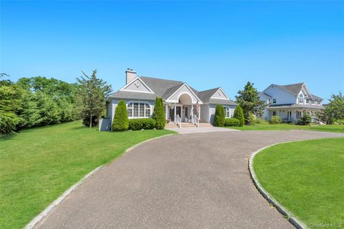 275 S Gillette Avenue, Islip, NY, 11705 | Card Image