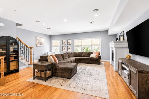 31 White Oak Ln, Aberdeen, NJ, 07747-1968 | Card Image