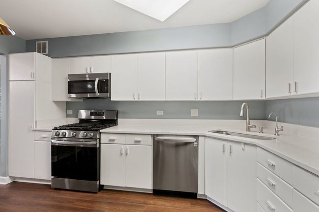 APT-311 - 3100 Lexington Ln, Condo with 2 bedrooms, 2 bathrooms and 1 parking in Glenview IL | Image 10