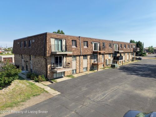 671 24th St W, Dickinson, ND, 58601-2761 | Card Image