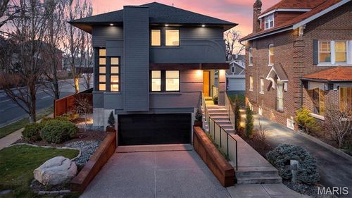 7489 Washington Ave, University City, MO, 63130-4050 | Card Image