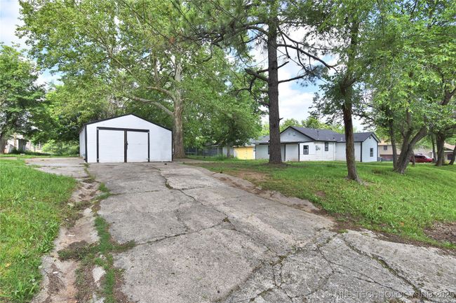 12 E Mill Ave, House other with 2 bedrooms, 2 bathrooms and null parking in Sapulpa OK | Image 23