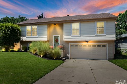 4902 Pyndale Dr, McHenry, IL, 60050-5017 | Card Image