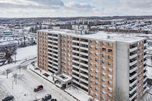 904-20 William Roe Blvd, Newmarket, ON, L3Y5V6 | Card Image