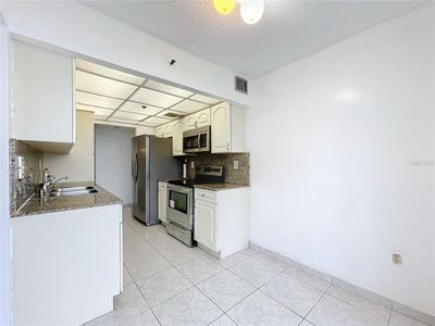 811 - 210 174 Th Street, Condo with 2 bedrooms, 2 bathrooms and null parking in Sunny Isles Beach FL | Image 3