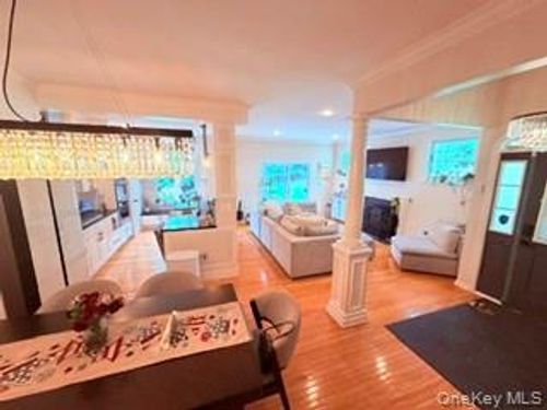 50 Cobblestone Ln, Middletown, NY, 10940-5091 | Card Image