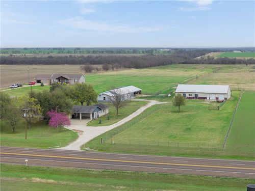 2042 Us Highway 77, Lott, TX, 76656-3635 | Card Image
