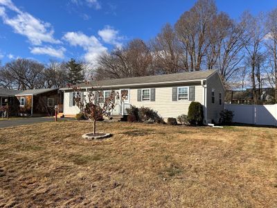 36 Sunbrier Rd, House other with 3 bedrooms, 1 bathrooms and 4 parking in Springfield MA | Image 3