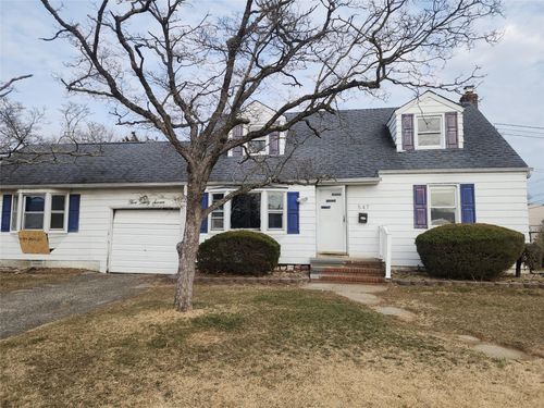 547 17th St, West Babylon, NY, 11704-2627 | Card Image