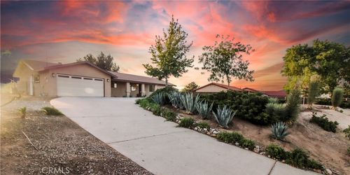 6736 Summit Valley Rd, Hesperia, CA, 92345-5754 | Card Image