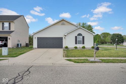2330 Lakecrest Dr, Columbus, IN, 47201-1404 | Card Image