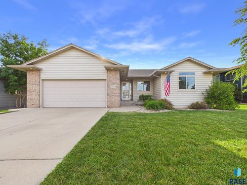 5204 S Culbert Ave, Sioux Falls, SD, 57106-2555 | Card Image
