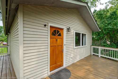 335 Dartmoor St, Whitmore Lake, MI, 48189-9299 | Card Image