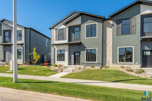 8613 W Shoreline Pl, Sioux Falls, SD, 57107-8515 | Card Image