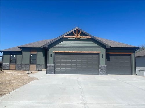 604 Blackhawke Dr, Smithville, MO, 64089-8205 | Card Image