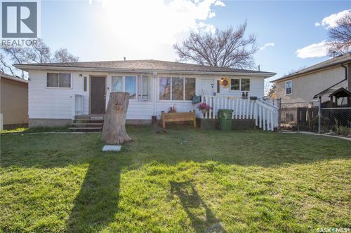 352 Toronto St, Regina, SK, S4R1M2 | Card Image