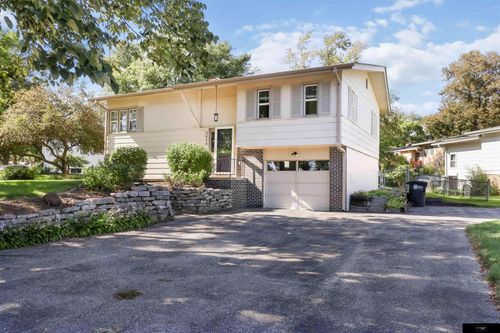 3854 Parkview Drive, Omaha, NE, 68134 | Card Image