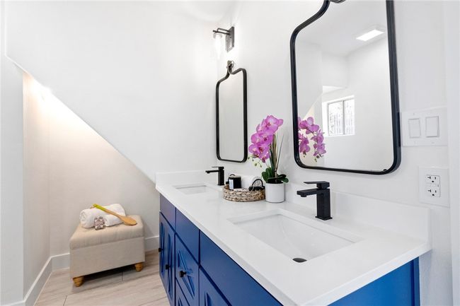 Plenty of room in the guest bathroom. | Image 24