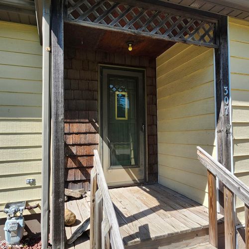 307 4th Ave N, Humboldt, IA, 50548-1513 | Card Image